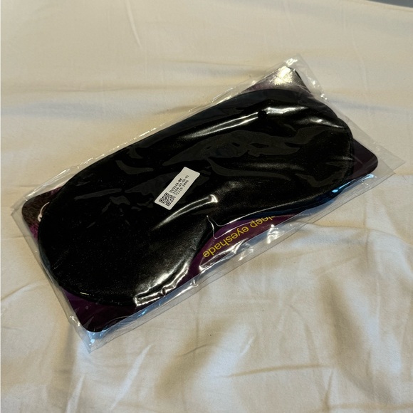 Satin Sleeping Mask (Different Colours) - Picture 2 of 5